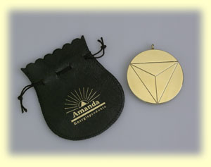 Das Amanda Medaillon - Amanda Energieprodukte, Amulett, Bodenbelebung, Depression, Der richtige Platz, dowsing, earth rays, electromagnetic stress, Elektrosmog, Energiesysteme,Energietechnik,energy products, entstören, Entstörung, Erdstrahlen, Erdstrahlung, Erschöpfung, fatigue, Feng Shui, Geomantie, geopathic stress, Hautkrankheit, Hautproblem, Hyperaktivität, insomnia, Kinderlosigkeit, Kopfschmerzen, Kraftort, Kraftplatz, Lichtenergie, Medaillon, Migräne, Müdigkeit, Nervosität, Neurodermitis, Orgon, Ort der Kraft, Pendel, pendeln, place of power, Psoriasis, pyramid, Pyramide, Radiästhesie, Resonanz-Technologie, Rückenschmerzen, Rute, Rutengehen, Schlaflosigkeit, Schlafplatzuntersuch, Schlafstörungen, Schmerzen, Standortbelastung, Stoffwechselstörungen, Tachionen, Tachyon, Tschopp, Umweltverschmutzung, Unterleibsbeschwerden, Verdauungsproblem, Verspannungen, vitalisation, vitaliser, vitalisieren, Wasser, Wasserader, Wasseradern, Wasseraktivierung, Wasserbelebung, Wasserqualität, Wassertherapie, Wasservitalisierung, water, Wünschelrute, LIEBE, DANKBARKEIT